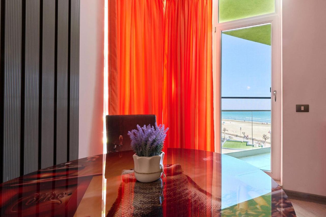 Glamour Red Apartment 22 In Spa Pool Resort Mamaia Exterior photo
